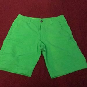 Under Armour size 32 golf shorts